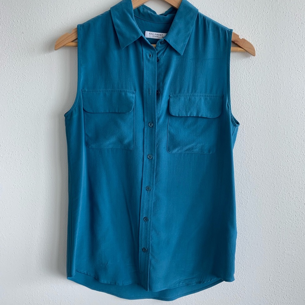 Equipment Sleeveless Slim Signature Silk Shirt